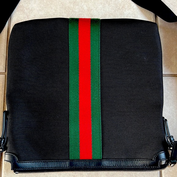 EUC GUCCI UNISEX MESSENGER LARGE BAG STYLE TECHNO WEB BLACK CANVAS - Picture 5 of 11